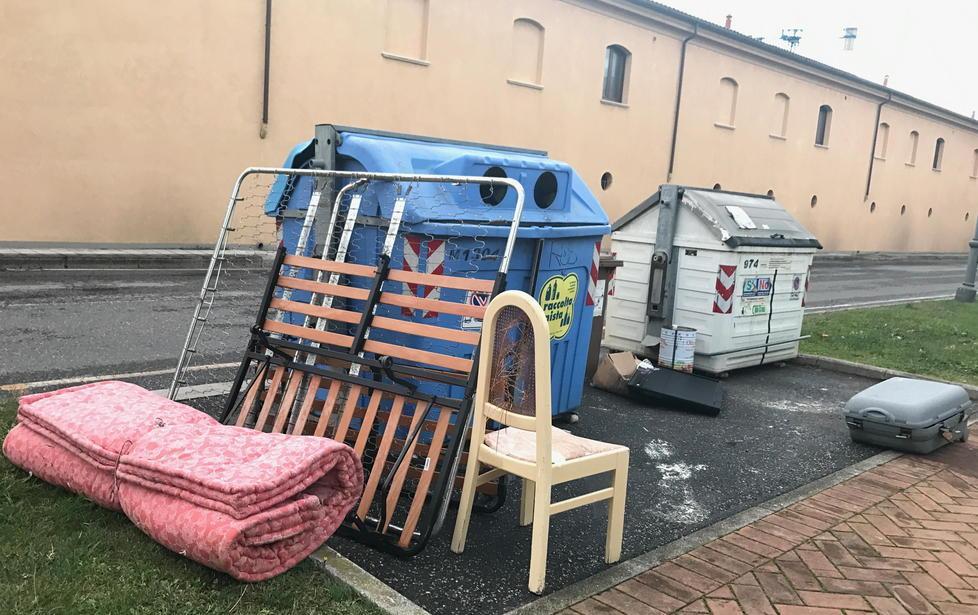 Discarica a cielo aperto a Vada
