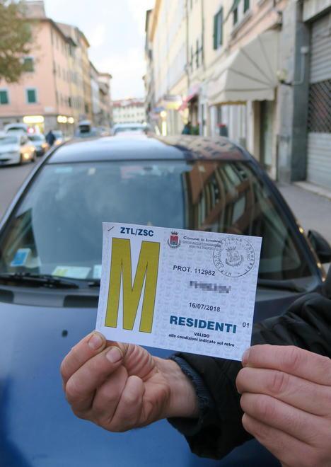 Il Comune cancella più di mille lettere per la sosta in Zsc ai residenti morosi