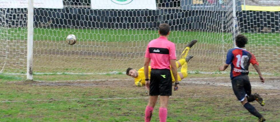 Cecina, che spreco Gronchi fallisce un calcio di rigore e il Piombino fa festa