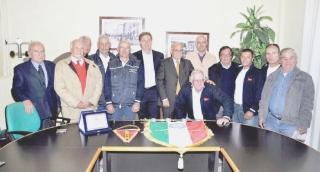 Pescatori e dirigenti del Circolo nautico foce Cecina premiati in Comune