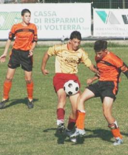 Una partita di calcio giovanile: il Cecina ha raggiunto un accordo di collaborazione anche con il Bibbona