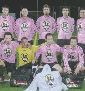 <strong>SERIE B</strong>. Il team del Tina Killy  <strong>OVER 40</strong>. A destra la formazione del Tribunale