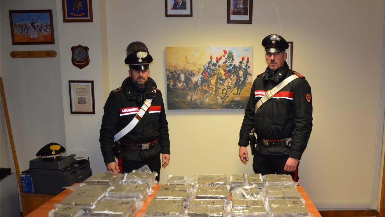 L'hascisc sequestrato dai carabinieri