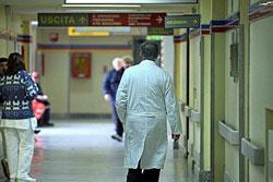 Ponsacco, dramma in famiglia anziano accoltella il figlio