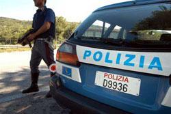 Con lampeggianti e palette in autostrada"Sono un amico della stradale", condannato