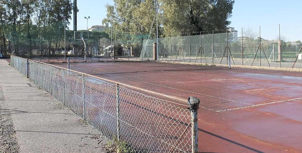 Impianti sportivi agli occupanti «Rimane il rischio speculatori» 