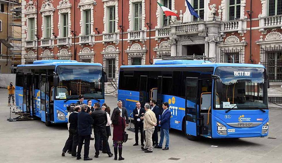 Bus, guasti e corse saltate l’impegno è a fare arrivare 9 mezzi a Massa Carrara 