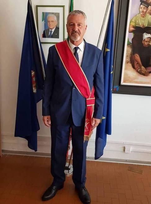 Stefano Benedetti con la fascia da presidente del consiglio
