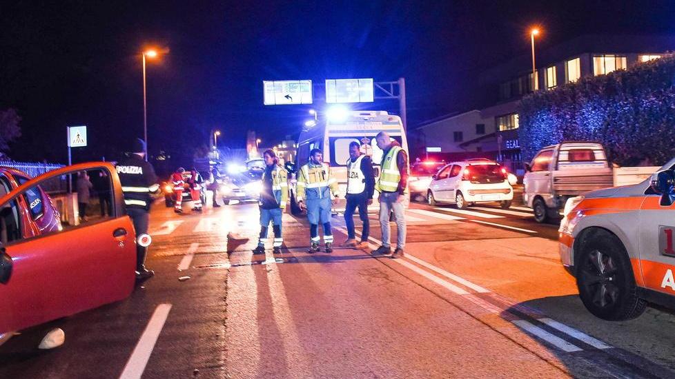 Anziano travolto sulle strisce pedonali: muore pochi istanti dopo