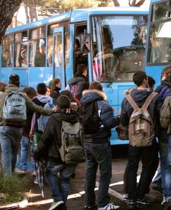Per un guasto salta una corsa e gli studenti restano a piedi 