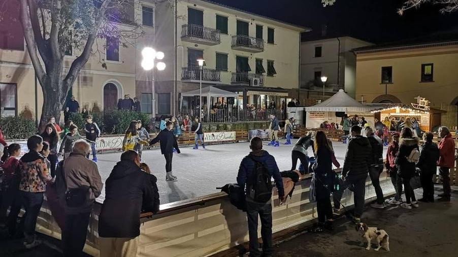 C’è la pista sul ghiaccio ma niente luminaria nel tratto di corso Italia