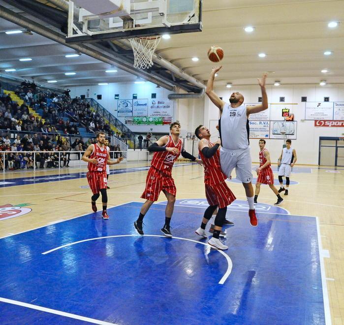 Un mese di risultati negativi per il Cecina Male i tiri, la squadra si salva ai rimbalzi