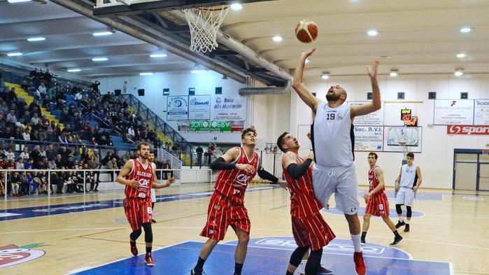 Un mese di risultati negativi per il Cecina Male i tiri, la squadra si salva ai rimbalzi