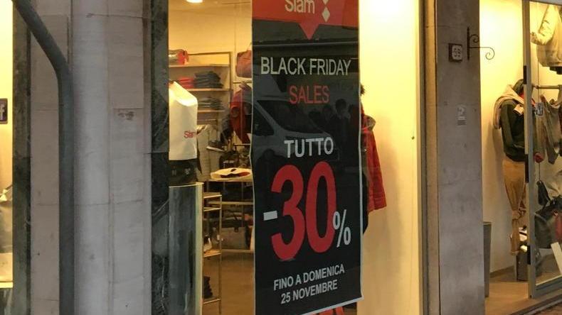 Per il Black Friday tanto movimento ma gli affari latitano