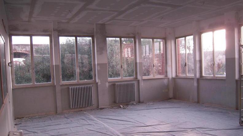 Lavori in corso a Calafati, si rifanno i soffitti e riapriranno le aule ko