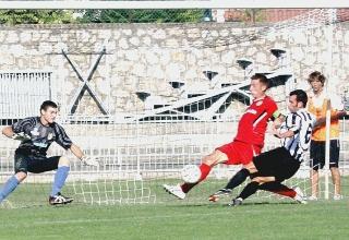 Il trainer Moschetti e, sopra un’azione