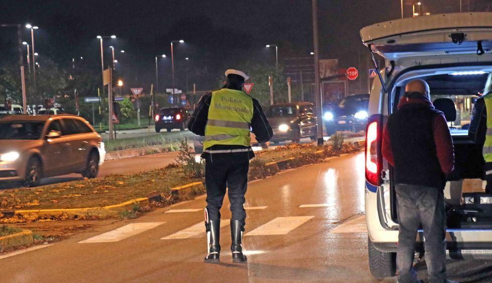 Investita in bici sulle strisce 