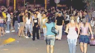 Una veduta di Marina by night luogo di ritrovo di molti giovani