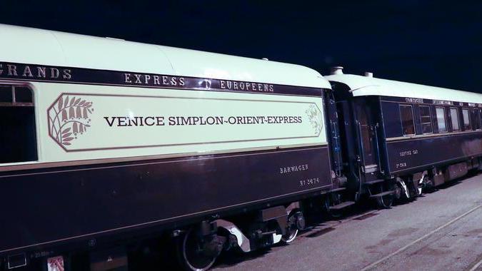 Il famoso treno a Guasticce per manutenzione (Repetti/Pentafoto)