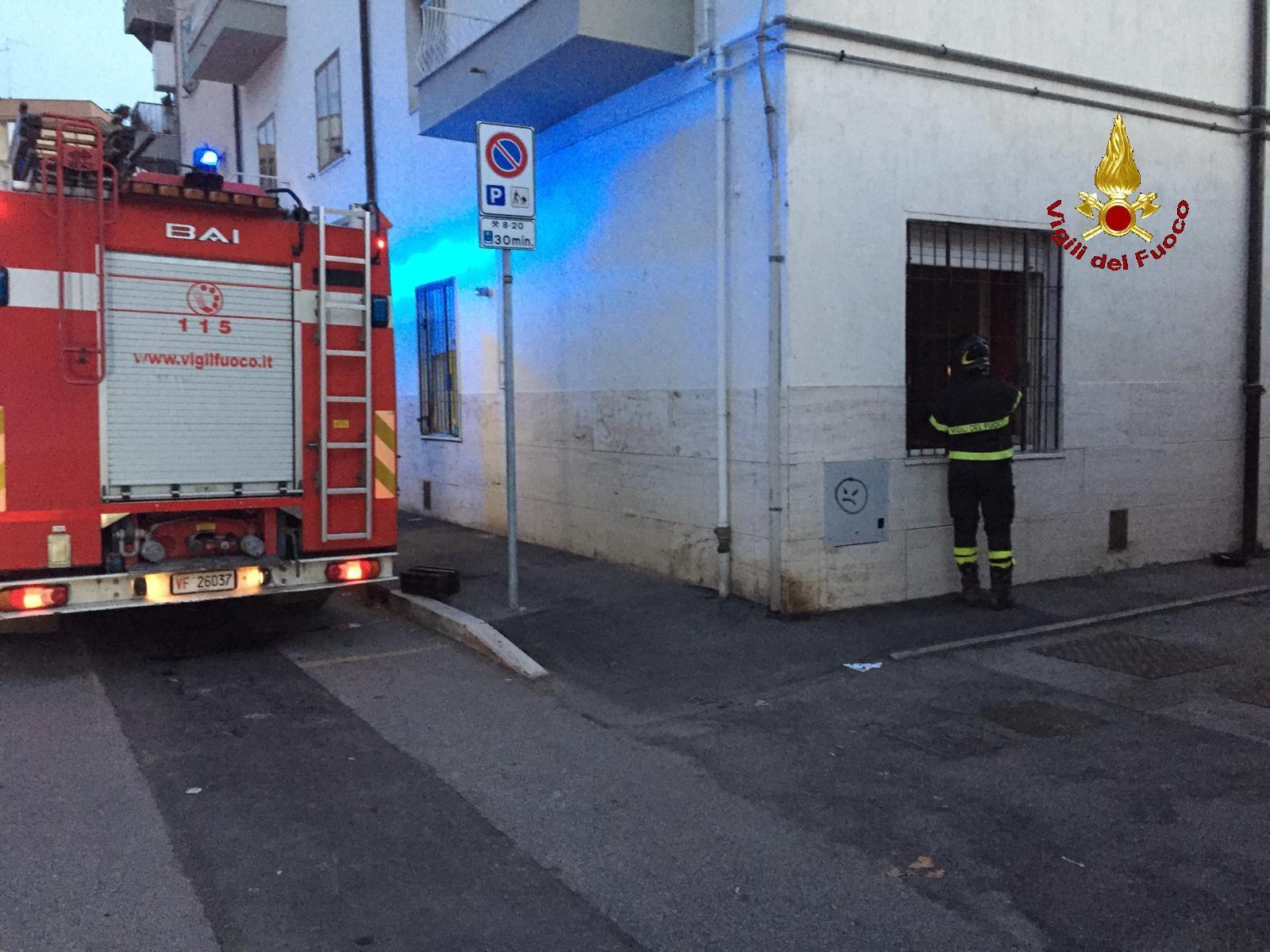 Un intervento dei vigili del fuoco in città