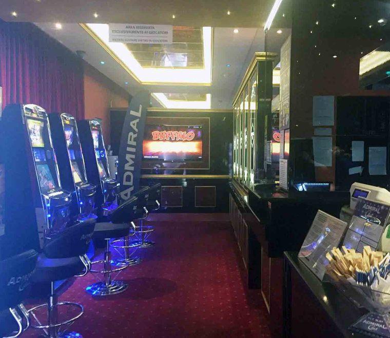 La sal slot Admiral Club di via Daniele da Torricellli