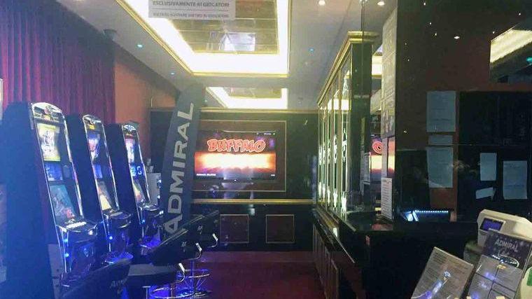 La sal slot Admiral Club di via Daniele da Torricellli