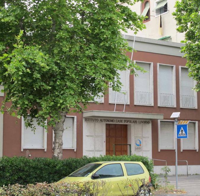 Lavora in banca ma non pagava l’affitto, sgomberata una casa popolare a Salviano 