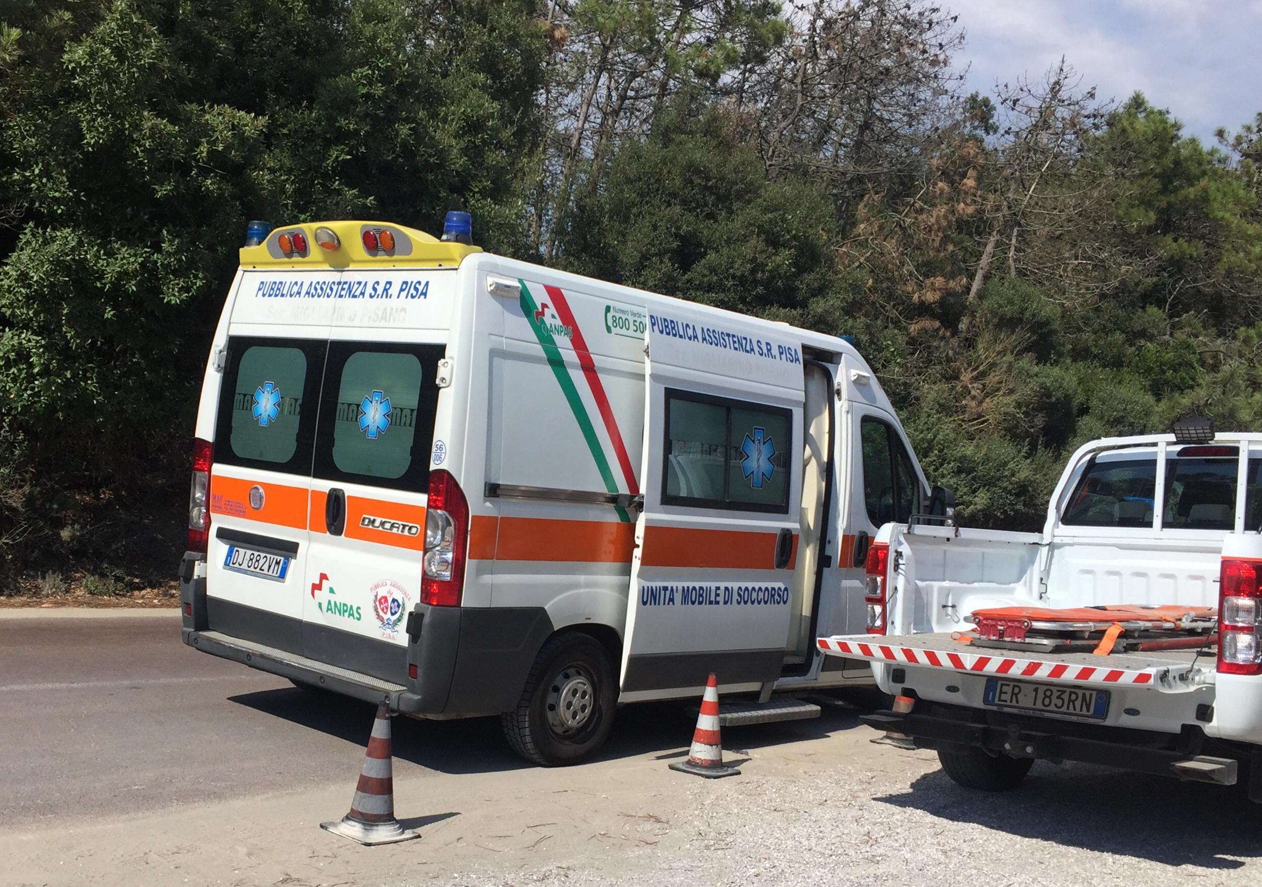 Un'ambulanza (foto d'archivio)