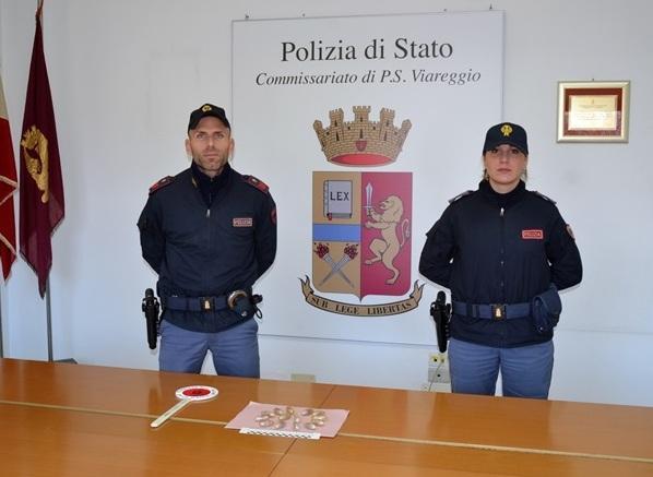 Fermato con 15 ovuli di cocaina nello stomaco 