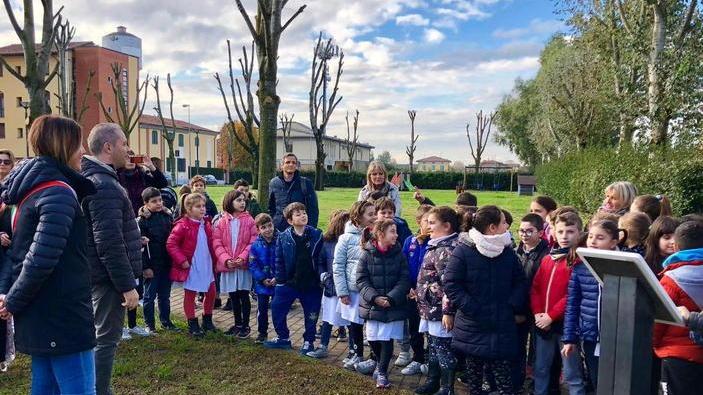 “Largo della Pace” inaugurato con gli alunni della Pascoli
