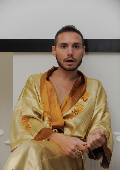 Non ci sarà l’escort gay che denunciò per primo