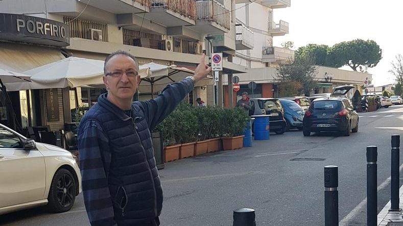 «Luminarie a metà» in via Rinchiosa commercianti polemici