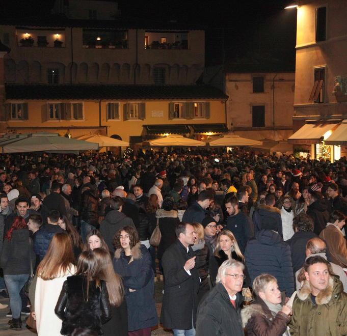 Cinquantamila luci accese per illuminare le feste di Natale 