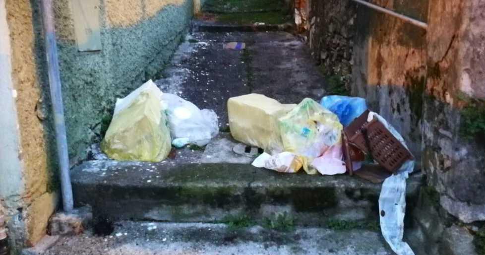 Via Uccelliera nel degrado