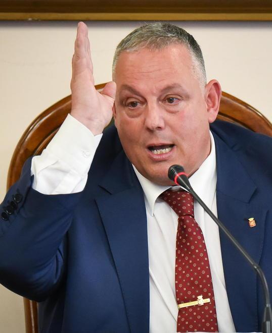 Vivarelli Colonna getta acqua sul fuoco e apre a un incontro 