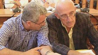 A sinistra: Paolo Fenzi e Gabriele Cantù in consiglio comunale. Sopra: il vescovo Simone Giusti