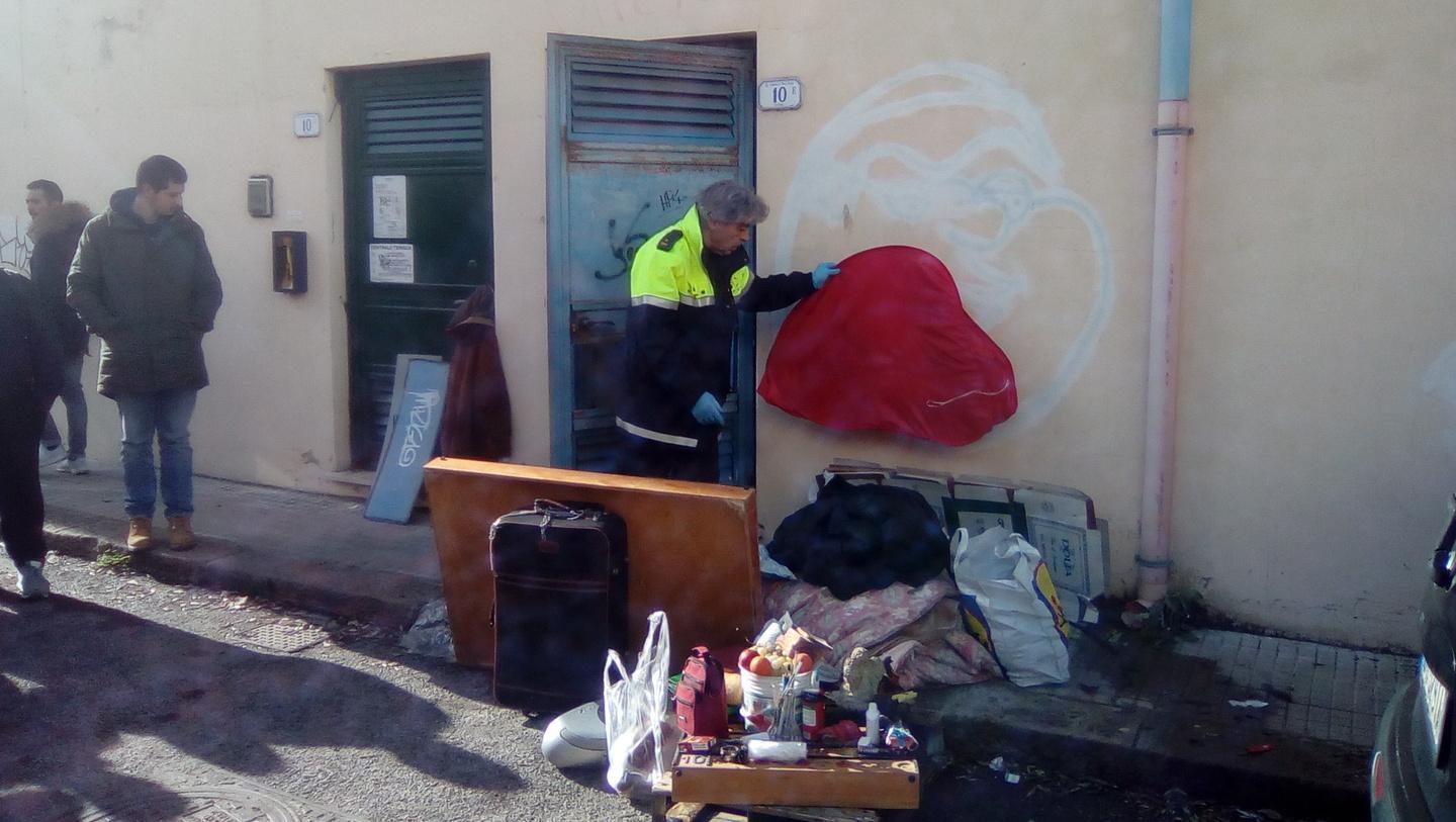 Porto Torres, occupa un locale della scuola: «Lo faccio saltare in aria» 