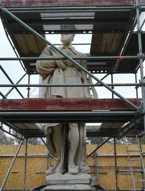 Domenica la visita al monumento a terra dell’Ariosto