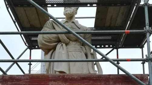 Domenica la visita al monumento a terra dell’Ariosto
