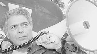 I lavoratori in piazza del Popolo A sinistra Vincenzo Scotellaro della Cgil