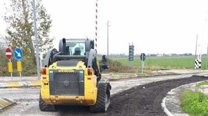 Il Comune asfalta la strada provinciale