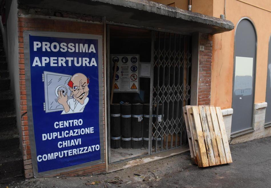 L'ingresso del nuovo negozio di duplicazione computerizzata delle chiavi (foto Agenzia Bf)
