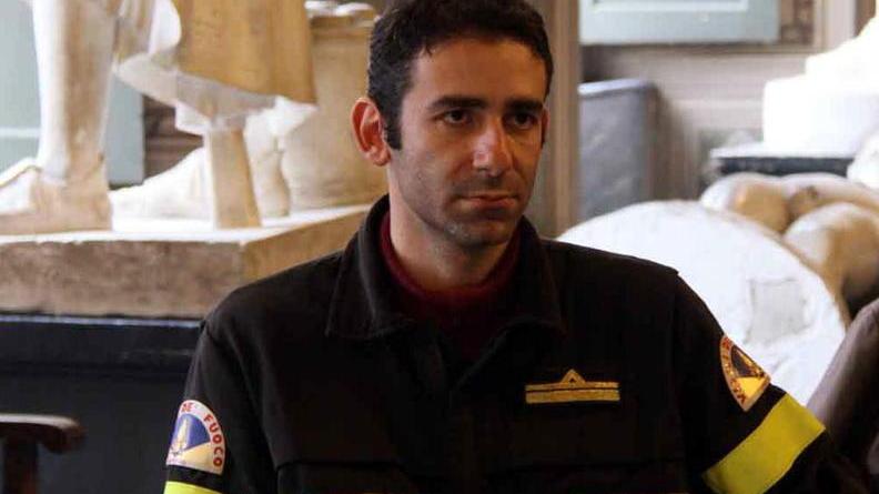 Certificati falsi antincendio in cambio di favori: arrestato dirigente dei vigili del fuoco