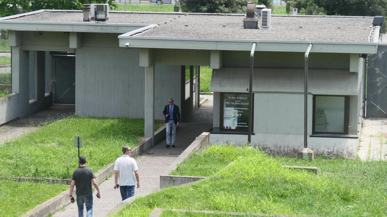 L'accesso al Palazzo di giustizia di Prato (foto d'archivio)