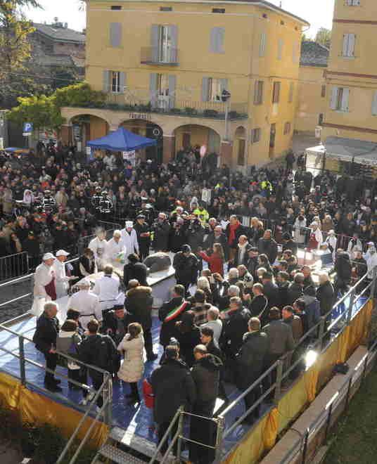 Castelnuovo. Torna il Superzampone Tre giorni di eventi per il re degli insaccati 