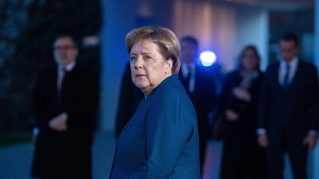G20: atterraggio emergenza aereo Merkel