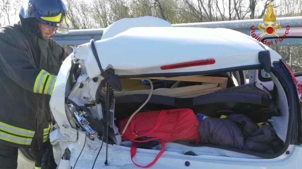 Schianto sull’A12: un ferito