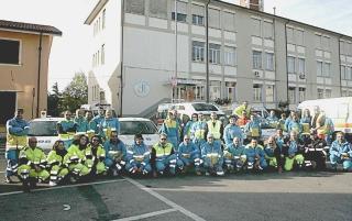 Foto di gruppo dei volontari della Misericordia di Montecatini