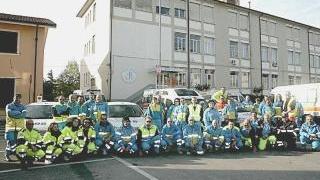 Foto di gruppo dei volontari della Misericordia di Montecatini