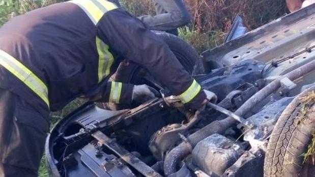 Auto si ribalta sulla Tempio-Sassari, ferita la donna al volante